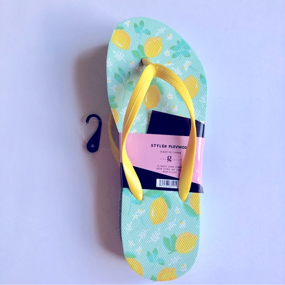 3/$15 LEMONS Flip Flops Sandals Yellow Small Size 5 / 6 Women’s NEW - Picture 2 of 15